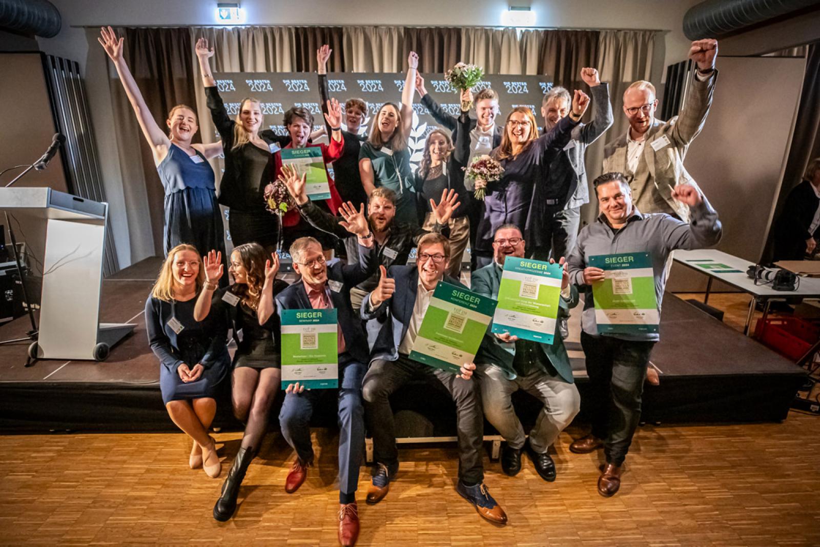 Link zu Bilder der Preisverleihungsgala Top250tagungshotels im Hotelcamp Reinsehlen