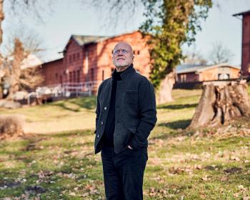 Abb. Jetzt handeln: Stop-Ökozid – Michael Stober setzt ein Zeichen für eine nachhaltige Wirtschaft! 