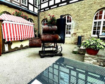 Abb. Grillen Im Innenhof